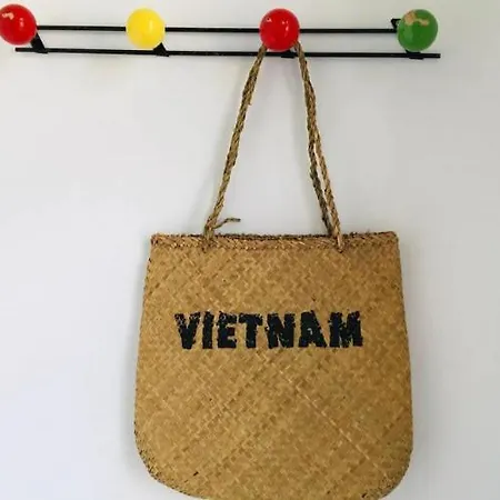 A Cote, C'est Aussi Chez Vous *